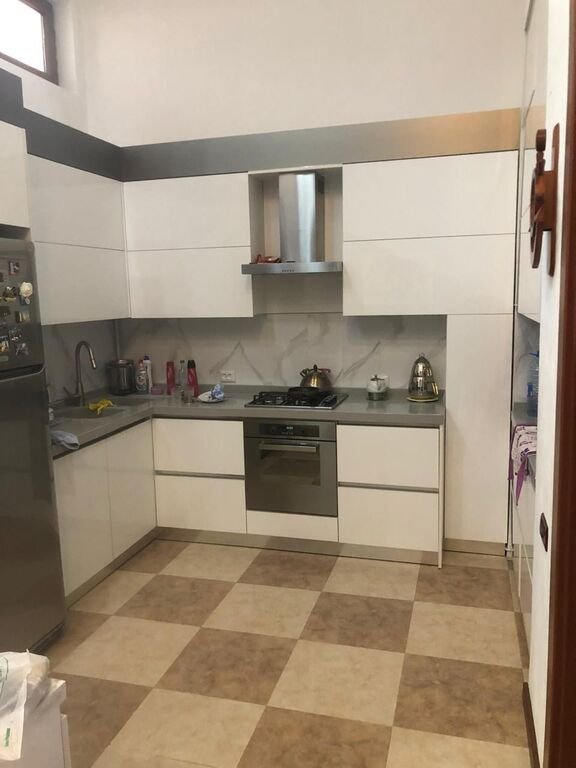 Satılır 4 otaqlı köhnə tikili, 138 m², Sahil m.-2