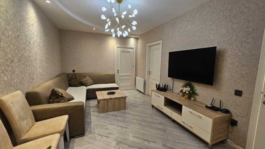 Satılır 4 otaqlı köhnə tikili, 70 m², Azadlıq Prospekti m.-1