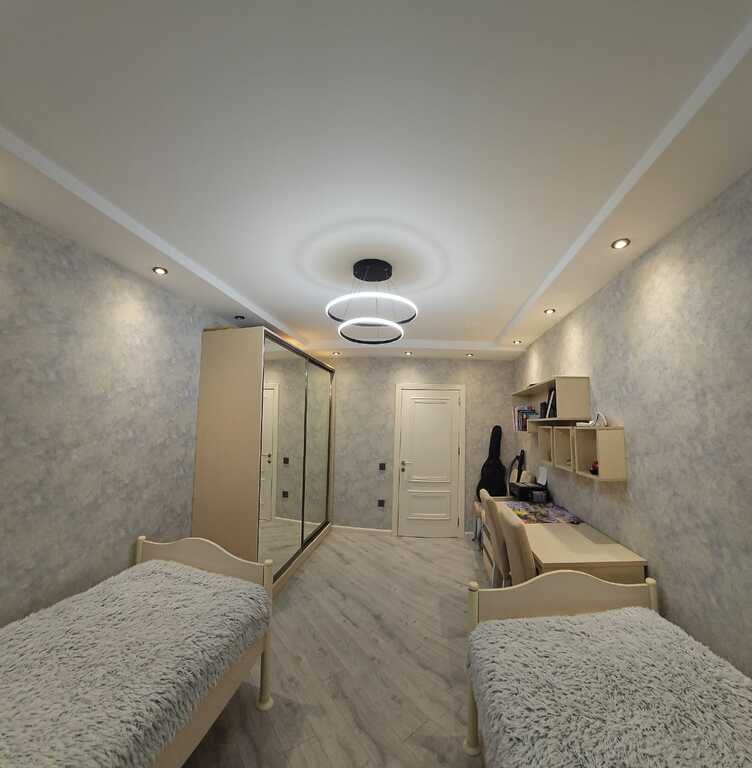 Satılır 4 otaqlı köhnə tikili, 70 m², Azadlıq Prospekti m.-8