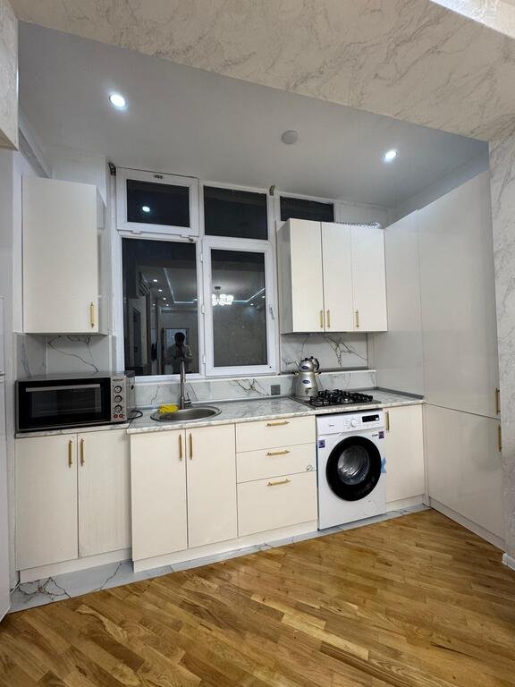 Kirayə verilir 3 otaqlı yeni tikili, 75 m², İnşaatçılar m.-7