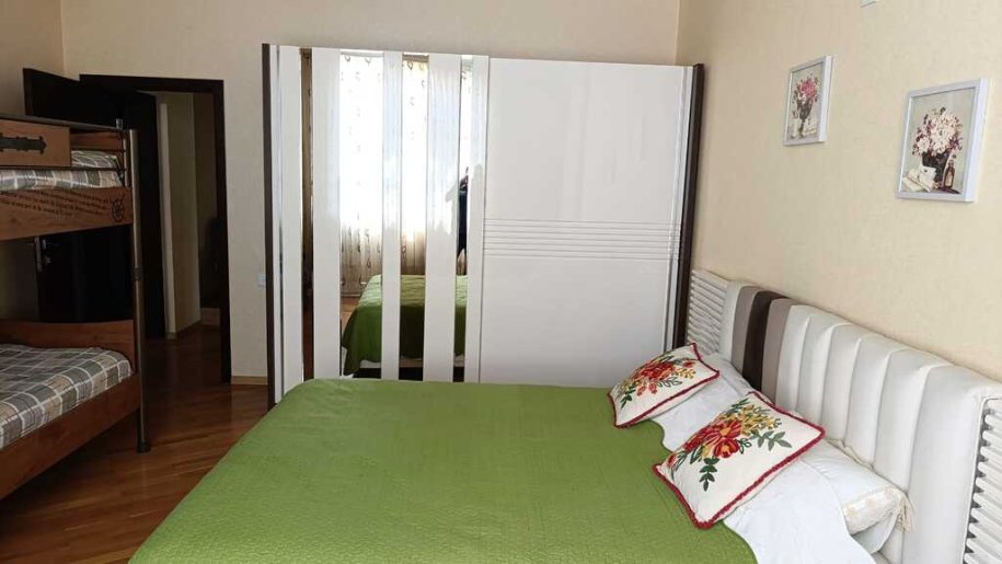 Kirayə verilir 2 otaqlı yeni tikili, 80 m², İnşaatçılar m.-4