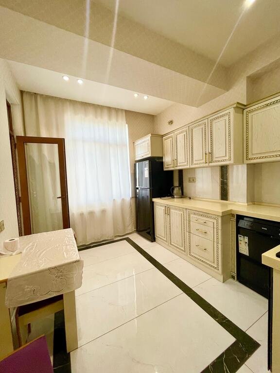 Kirayə verilir 3 otaqlı yeni tikili, 110 m², İnşaatçılar m.-9