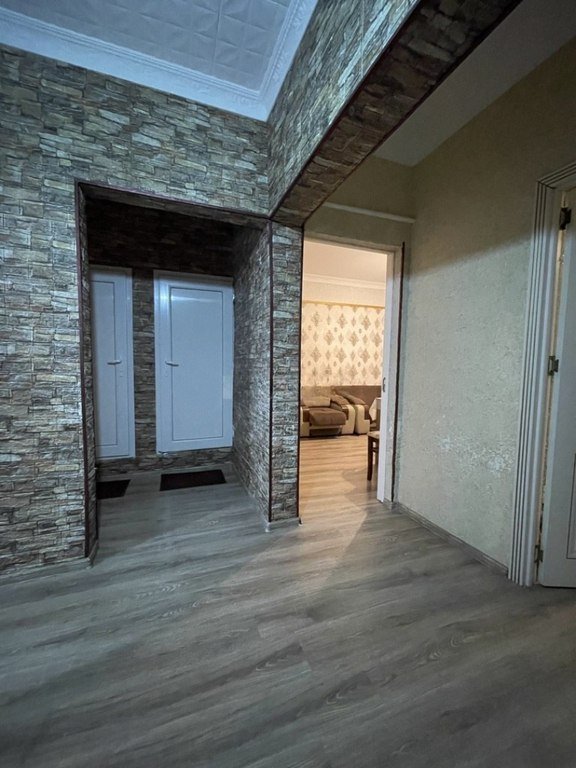 Satılır 3 otaqlı köhnə tikili, 82 m², Xalqlar dostluğu m.-6