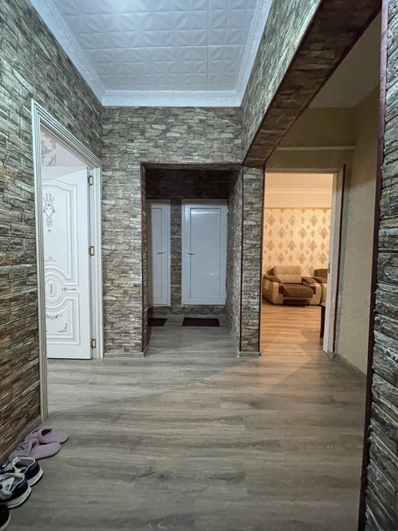 Satılır 3 otaqlı köhnə tikili, 82 m², Xalqlar dostluğu m.-7