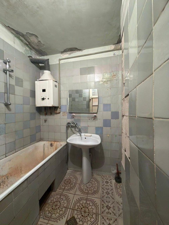 Satılır 3 otaqlı köhnə tikili, 100 m², Xalqlar dostluğu m.-5