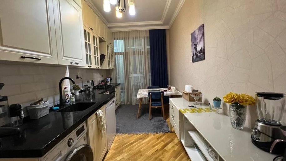 Satılır 3 otaqlı yeni tikili, 100 m², 8 noyabr-11