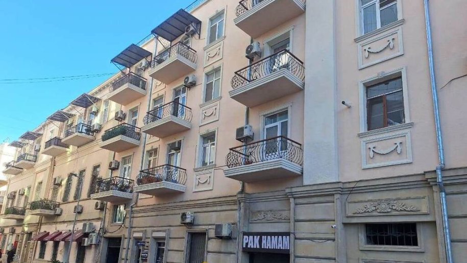 Satılır 3 otaqlı köhnə tikili, 80 m², Sahil m.-1