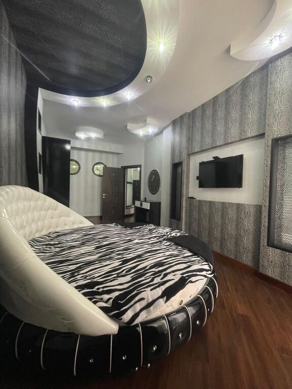 Satılır 3 otaqlı yeni tikili, 158 m², 8 noyabr-8