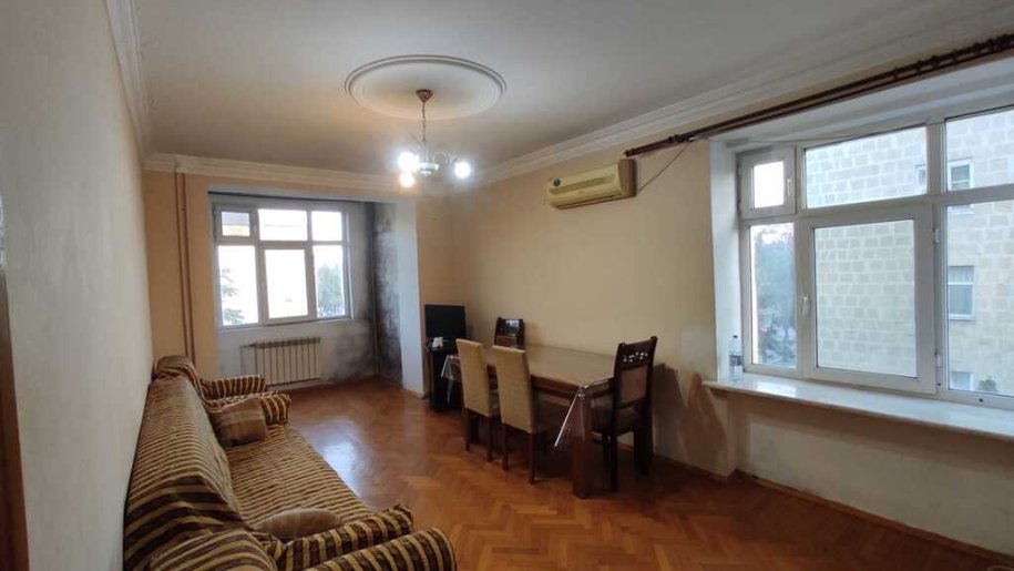 Satılır 2 otaqlı köhnə tikili, 65 m², Elmlər Akademiyası m.-1