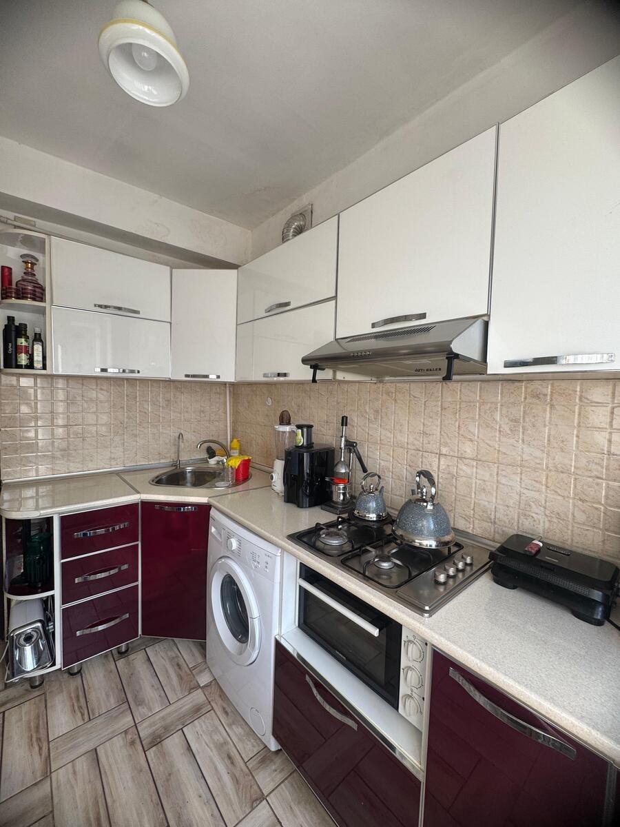 Satılır 2 otaqlı köhnə tikili, 46 m², Elmlər Akademiyası m.-1