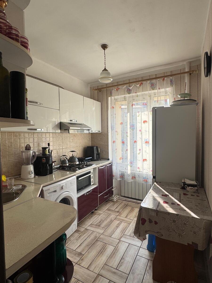 Satılır 2 otaqlı köhnə tikili, 46 m², Elmlər Akademiyası m.-3