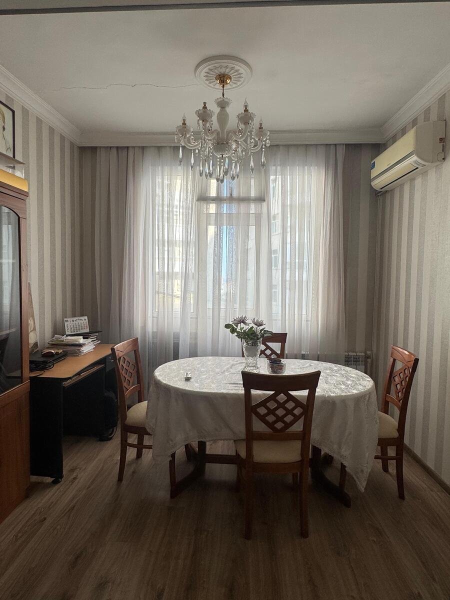 Satılır 2 otaqlı köhnə tikili, 46 m², Elmlər Akademiyası m.-6