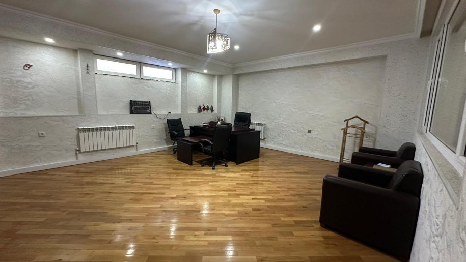 102 m<sup>2</sup> ofis icarəyə verilir, Memar Əcəmi m.-4