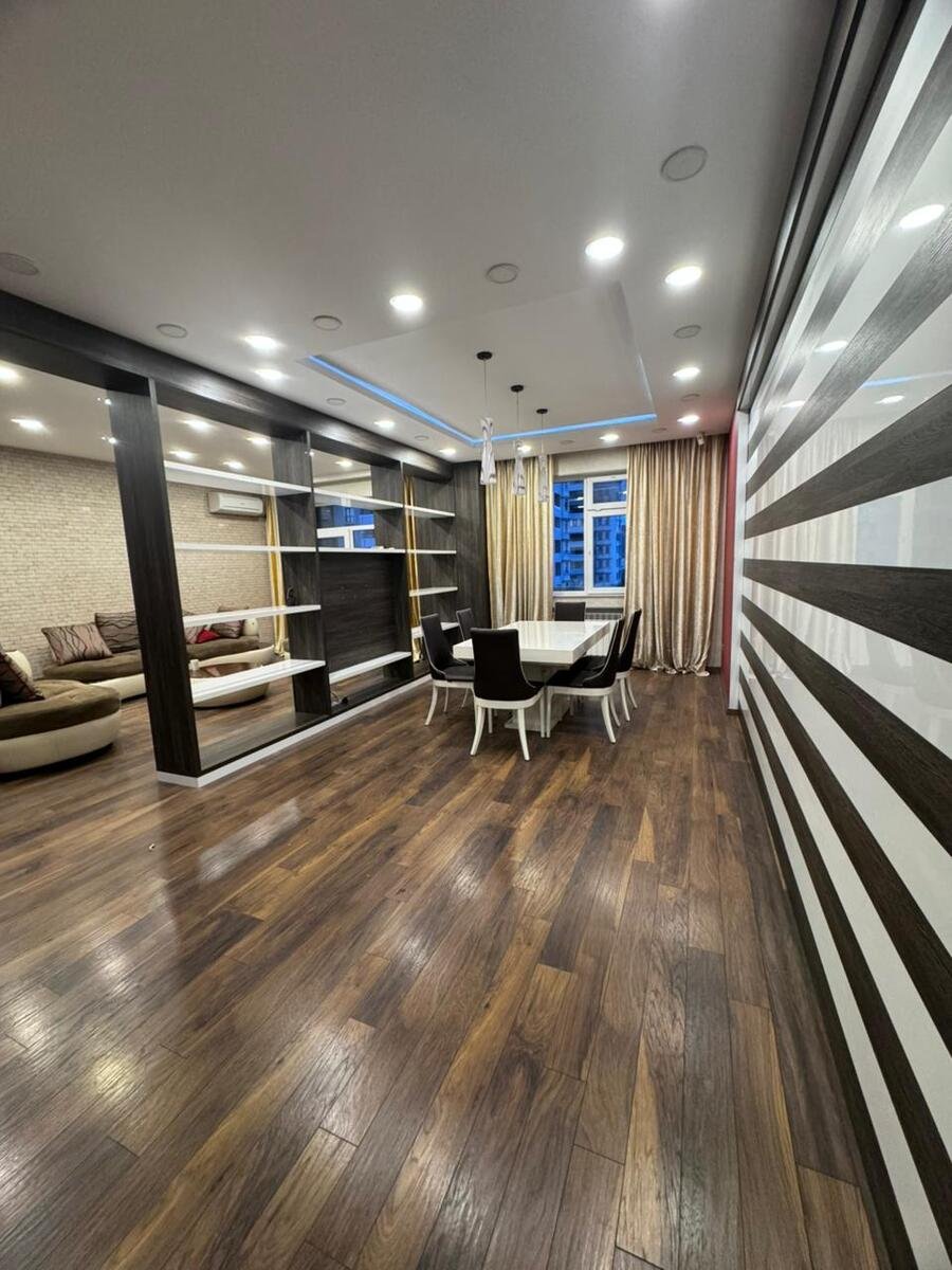 Kirayə verilir 4 otaqlı yeni tikili, 200 m², Xətai m.-1