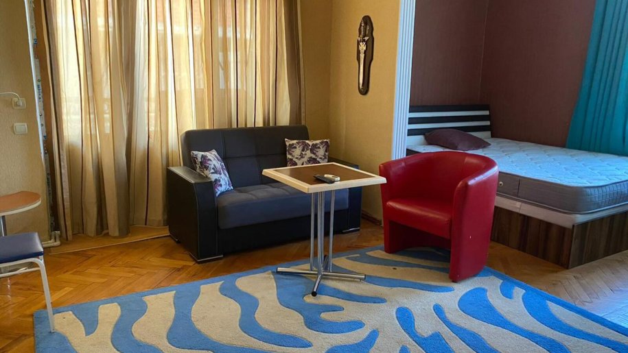 Kirayə verilir 1 otaqlı köhnə tikili, 45 m², Elmlər Akademiyası m.-2