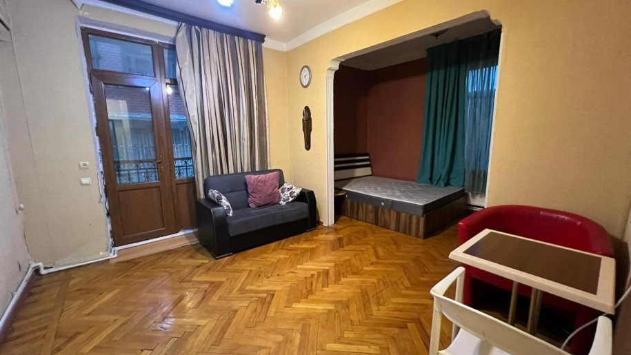 Kirayə verilir 1 otaqlı köhnə tikili, 45 m², Elmlər Akademiyası m.-3