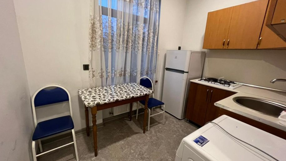 Kirayə verilir 1 otaqlı köhnə tikili, 45 m², Elmlər Akademiyası m.-5