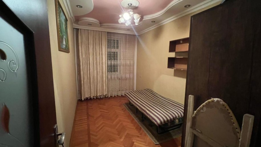 Kirayə verilir 3 otaqlı köhnə tikili, 100 m², Azadlıq Prospekti m.-4