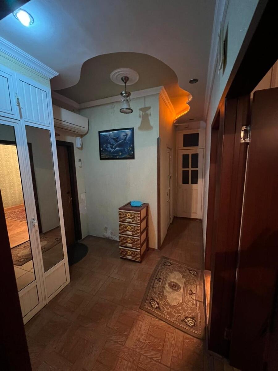 Kirayə verilir 3 otaqlı köhnə tikili, 100 m², Azadlıq Prospekti m.-11