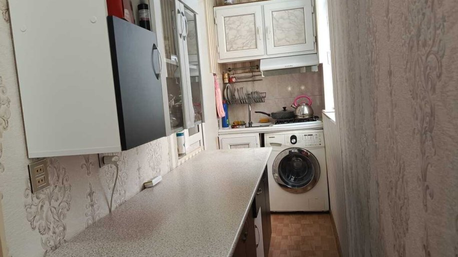 Satılır 6 otaqlı köhnə tikili, 104.8 m², İnşaatçılar m.-9