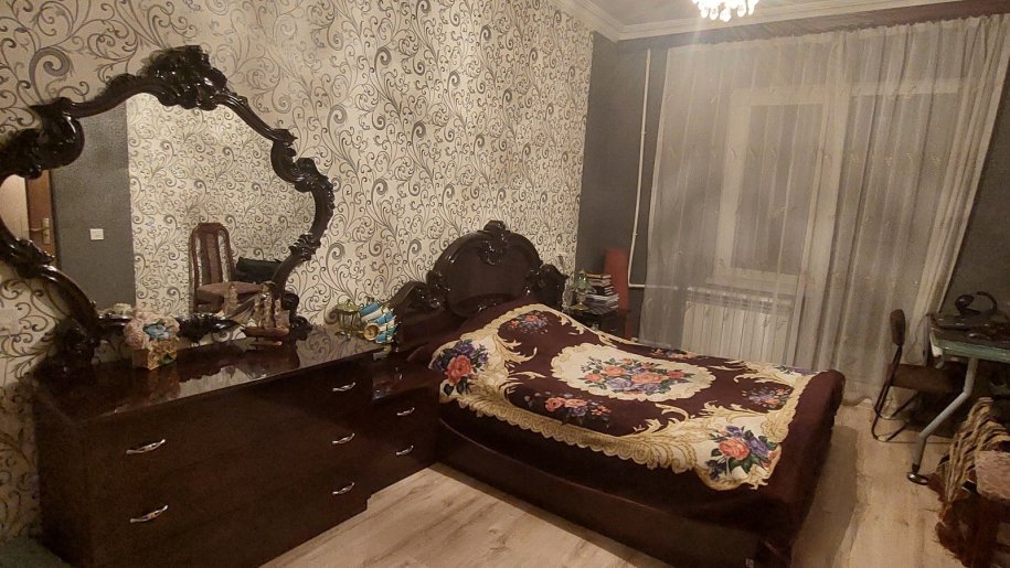 Satılır 6 otaqlı köhnə tikili, 104.8 m², İnşaatçılar m.-12