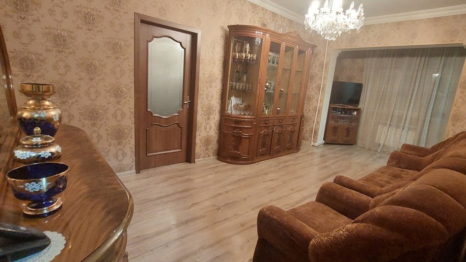 Satılır 6 otaqlı köhnə tikili, 104.8 m², İnşaatçılar m.-15