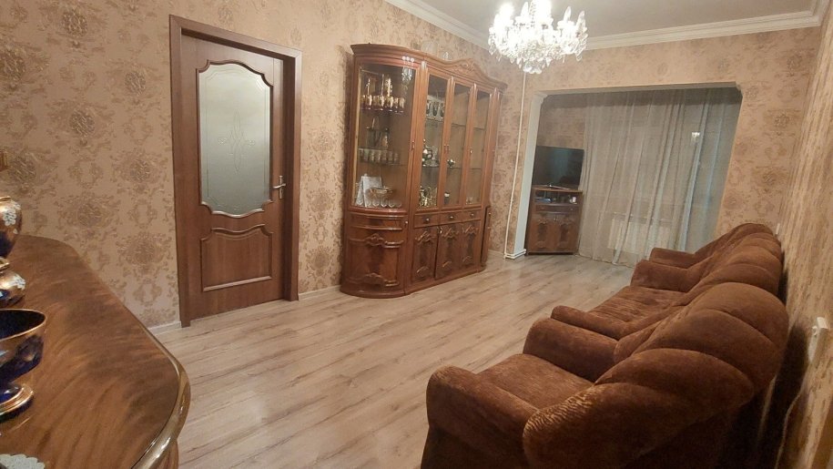 Satılır 6 otaqlı köhnə tikili, 104.8 m², İnşaatçılar m.-16