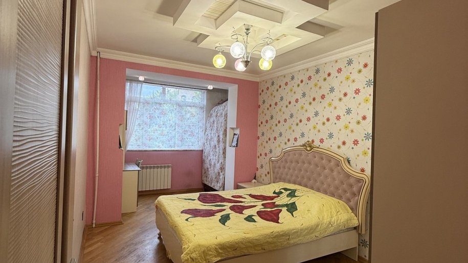 Satılır 3 otaqlı köhnə tikili, 80 m², Azadlıq Prospekti m.-3