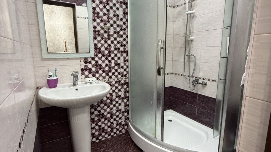 Satılır 3 otaqlı köhnə tikili, 80 m², Azadlıq Prospekti m.-9