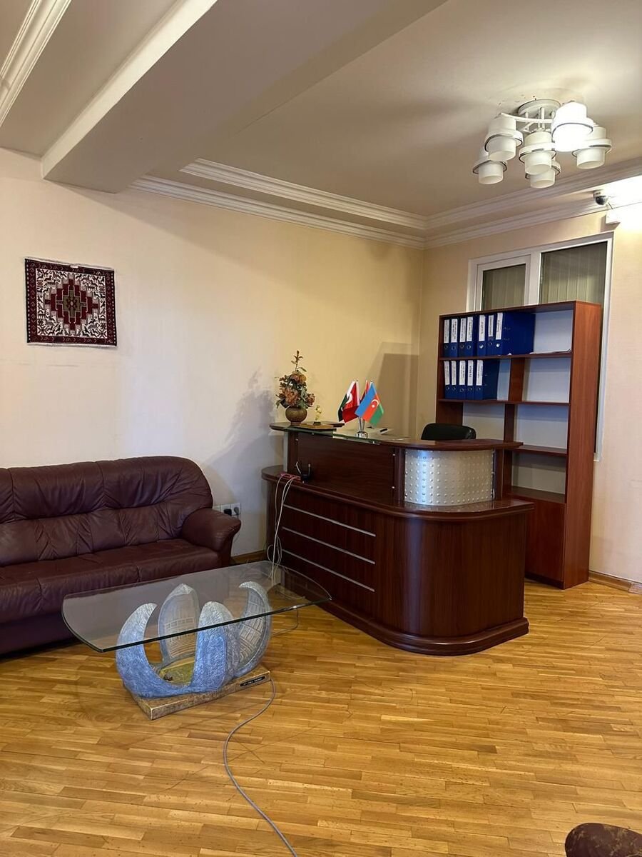 135 m<sup>2</sup> ofis icarəyə verilir, Elmlər Akademiyası m.-7