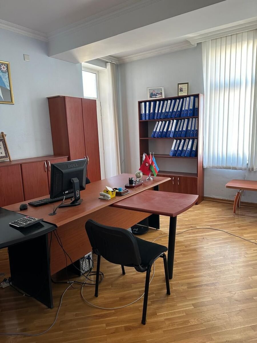 135 m<sup>2</sup> ofis icarəyə verilir, Elmlər Akademiyası m.-13