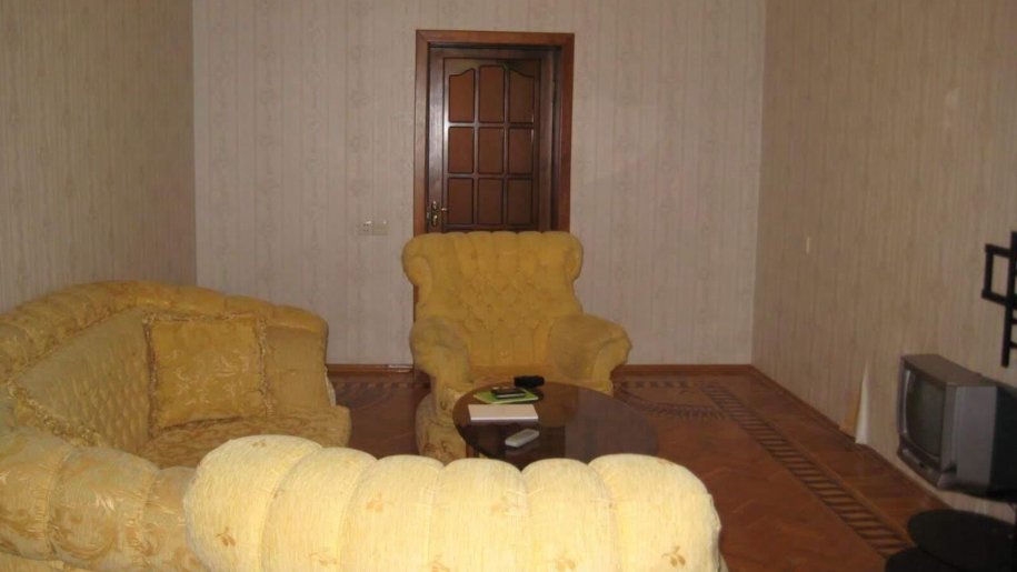 Kirayə verilir 4 otaqlı köhnə tikili, 100 m², 28 May m.-4