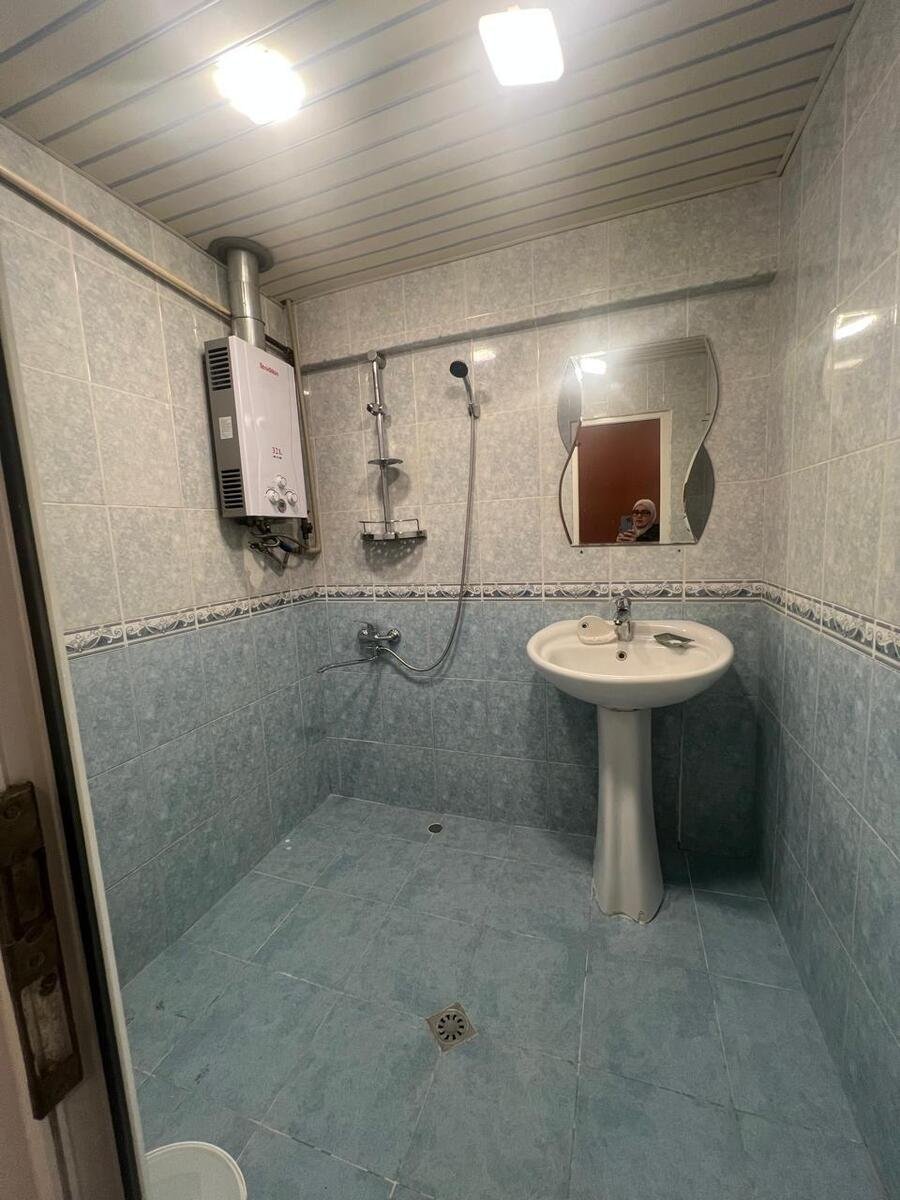 Kirayə verilir 3 otaqlı köhnə tikili, 63 m², İnşaatçılar m.-11