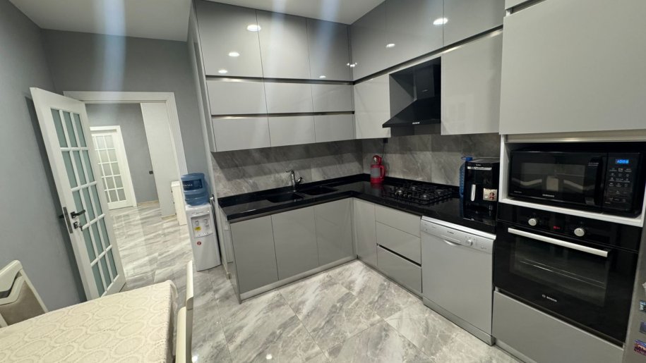 Satılır 4 otaqlı yeni tikili, 179 m², 8 noyabr-5