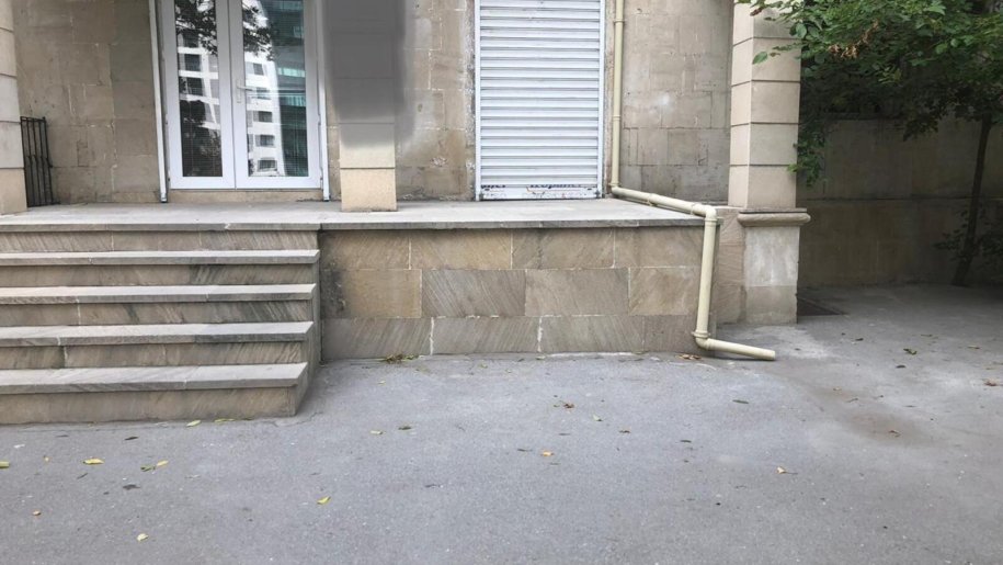 72 m<sup>2</sup> obyekt satılır, İnşaatçılar m.-1