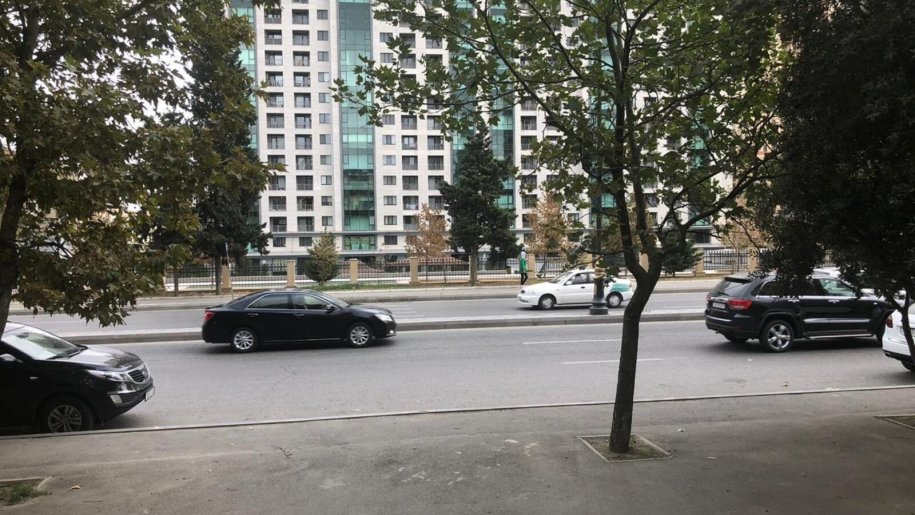 72 m<sup>2</sup> obyekt satılır, İnşaatçılar m.-3