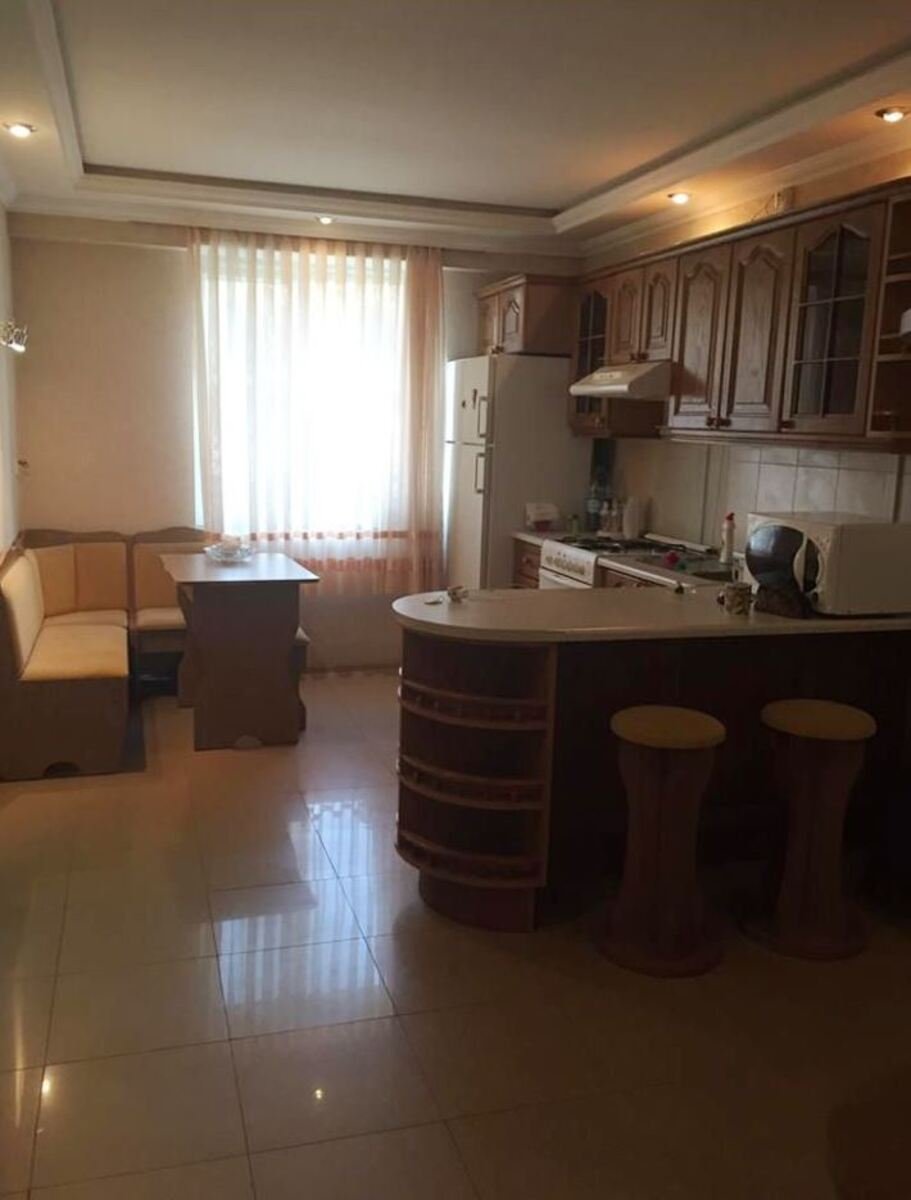 Kirayə verilir 2 otaqlı köhnə tikili, 80 m², 28 May m.-10