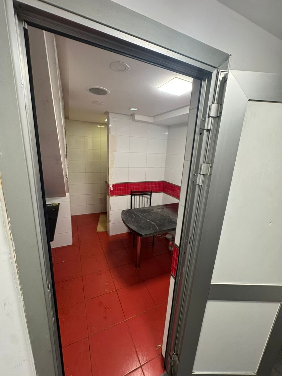 220 kv.m. obyekt icarəyə verilir, 28 May m.-8