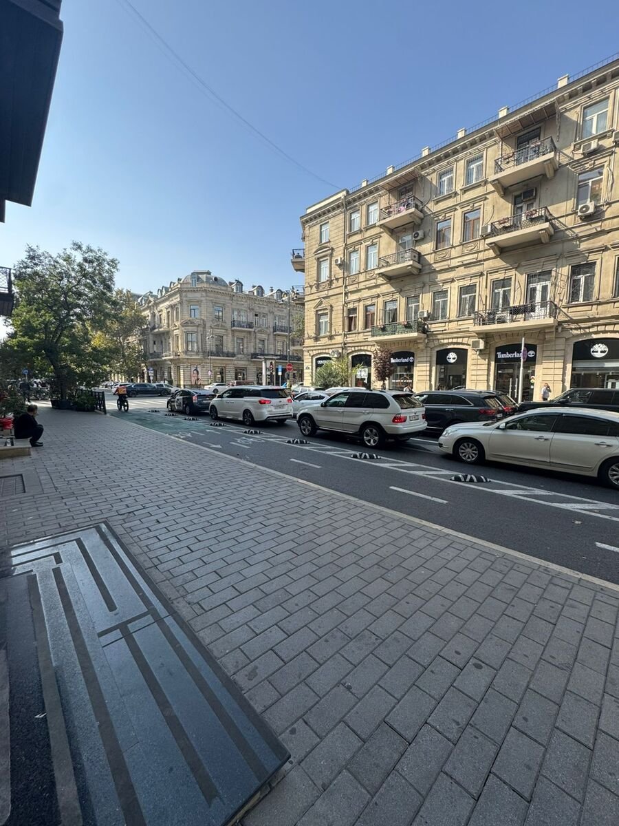 220 kv.m. obyekt icarəyə verilir, 28 May m.-10