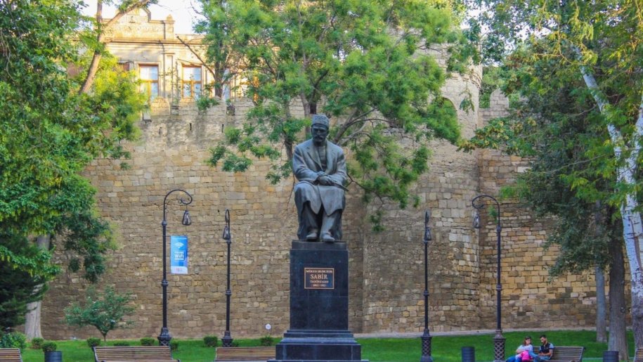 Satılır 4 otaqlı köhnə tikili, 108 m², İçərişəhər m.-8