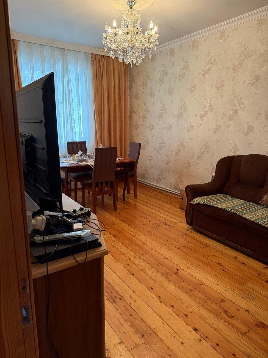 Kirayə verilir 3 otaqlı köhnə tikili, 70 m², Memar Əcəmi m.-2