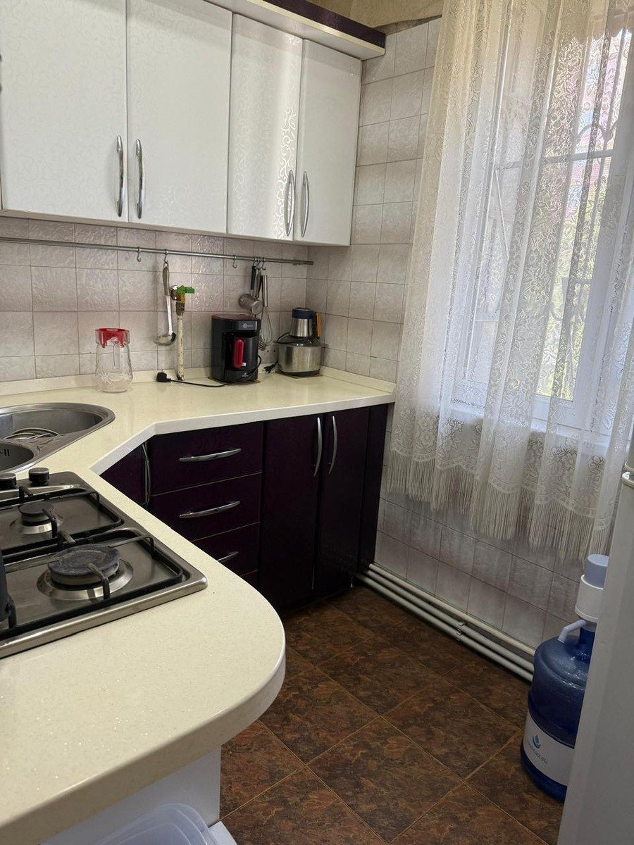 Kirayə verilir 3 otaqlı köhnə tikili, 70 m², Memar Əcəmi m.-8