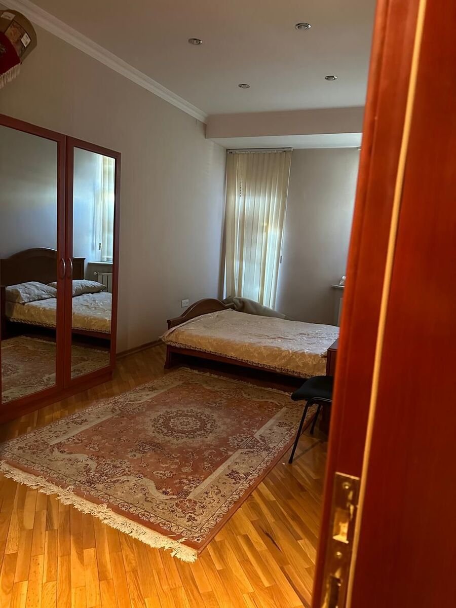 165 m<sup>2</sup> ofis icarəyə verilir, Elmlər Akademiyası m.-13