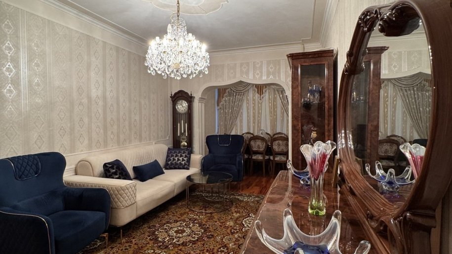 Satılır 4 otaqlı köhnə tikili, 120 m², İnşaatçılar m.-2