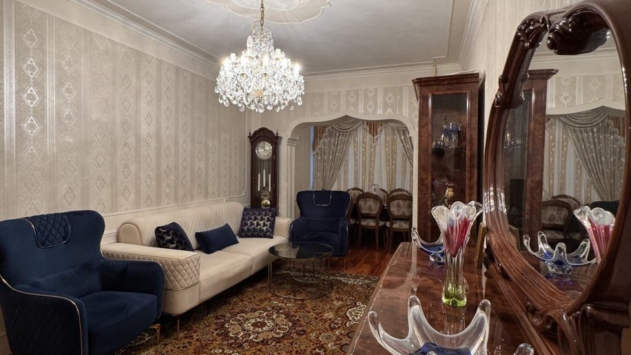 Satılır 4 otaqlı köhnə tikili, 120 m², İnşaatçılar m.-3