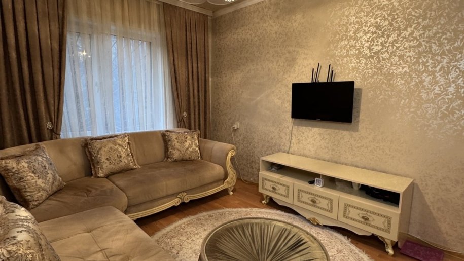 Satılır 4 otaqlı köhnə tikili, 120 m², İnşaatçılar m.-6