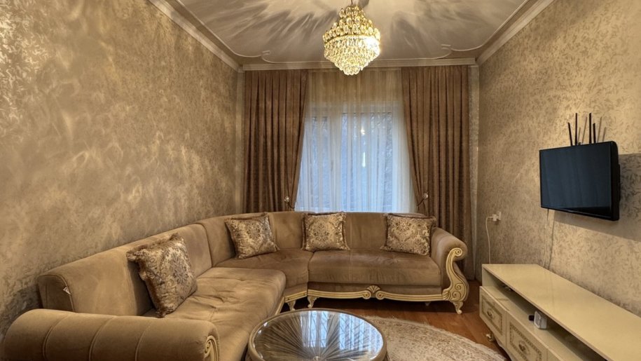 Satılır 4 otaqlı köhnə tikili, 120 m², İnşaatçılar m.-7