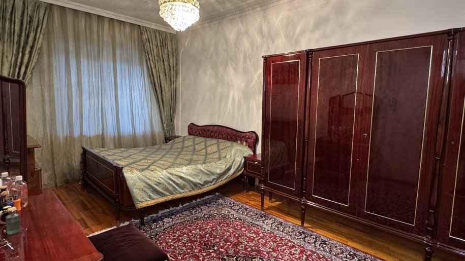 Satılır 4 otaqlı köhnə tikili, 120 m², İnşaatçılar m.-8