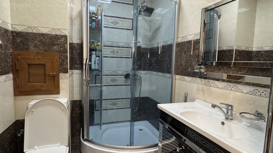 Satılır 4 otaqlı köhnə tikili, 120 m², İnşaatçılar m.-11