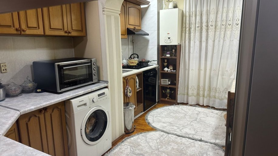 Satılır 4 otaqlı köhnə tikili, 120 m², İnşaatçılar m.-12